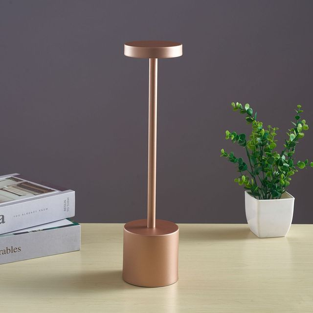 Chiara Iron Lamp