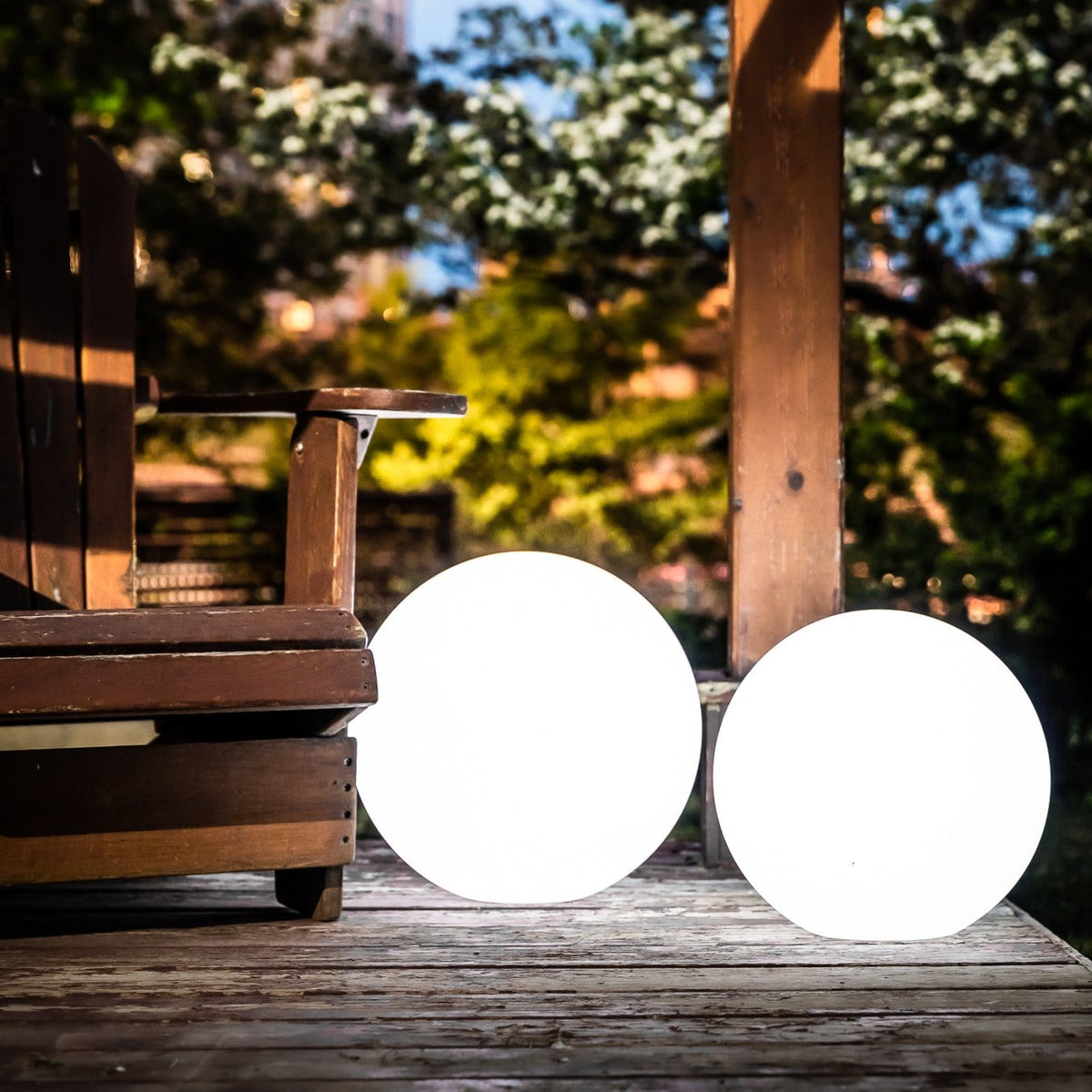 Dario Spherical Garden Light
