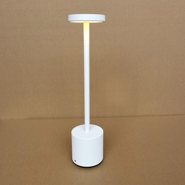 Chiara Iron Lamp