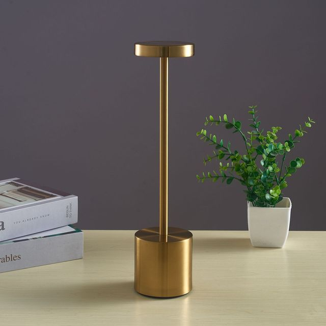 Chiara Iron Lamp